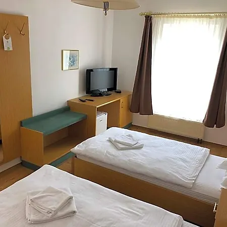 Nadia Hotel 3*