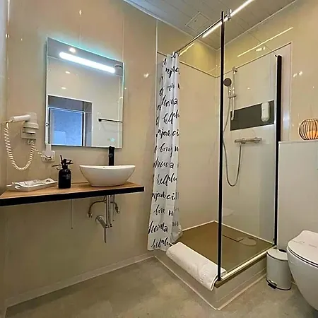 Nadia Hotel 3*